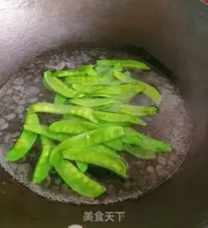 Make Garlic Dutch beans step 1