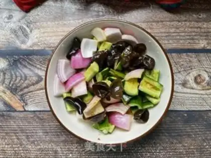 Make Onion mollusks. Dutch cucumbers step 5