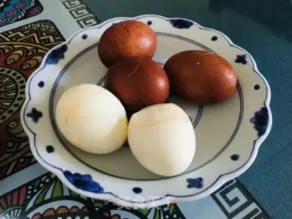 Make walnut shells boiled eggs step 11