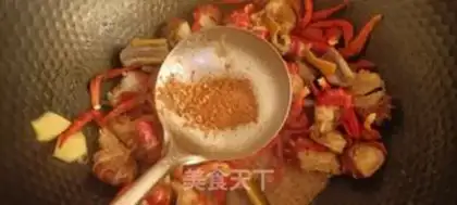 Make Silver ear soup with hand grab cakes step 1