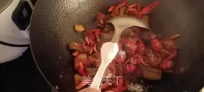 Make Spicy 13-spicy lobster step 8