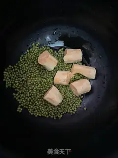 Make The green beans, the sweet potatoes step 3