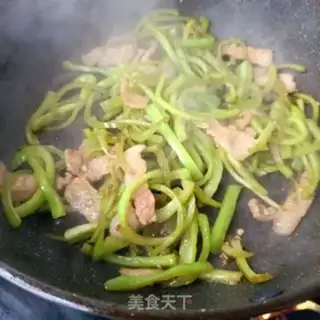 Make Eggs and pork and peppers step 10