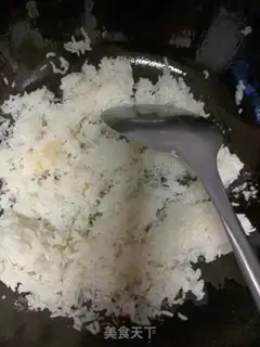Make Pineapple egg fried rice step 2