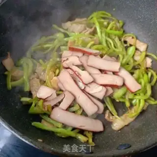 Make Eggs and pork and peppers step 11
