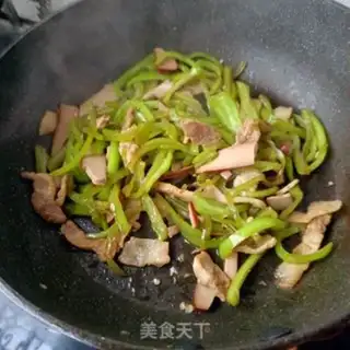 Make Eggs and pork and peppers step 13