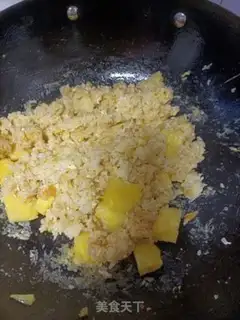 Make Pineapple egg fried rice step 5