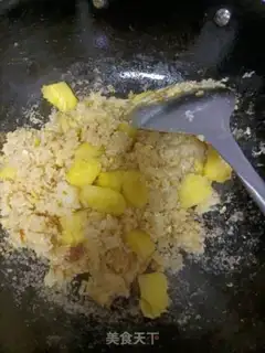 Make Pineapple egg fried rice step 6