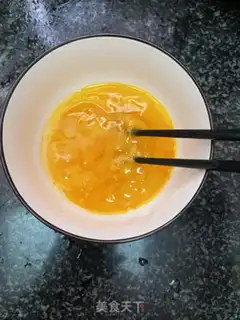 Make Garlic fried eggs step 2