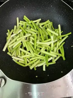 Make Garlic fried eggs step 5