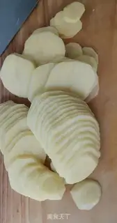 Make A thousand-storey potato cheese pie step 1