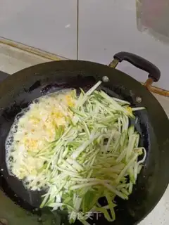 Make Eggs and red silk step 6