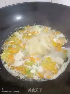 Make Pumpkin duck egg soup step 3
