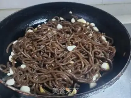 Make Garlic pasta step 2