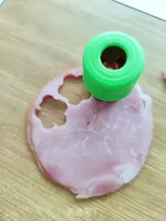 Make A flower with thick eggs step 0