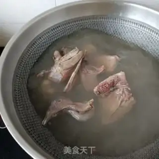 Make Western sorghum pigeon soup step 3