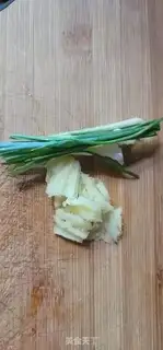 Make Slippery hands tore chickens step 1