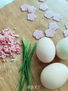Make A flower with thick eggs step 2