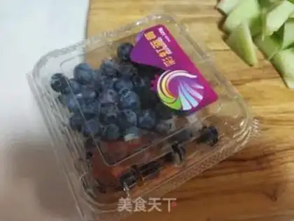 Make Blueberry cucumber yogurt step 1