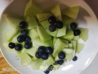 Make Blueberry cucumber yogurt step 3