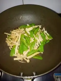 Make Dutch beans, white mushrooms step 7