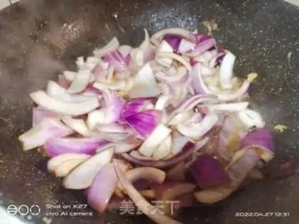 Make Onion fried eggs step 2