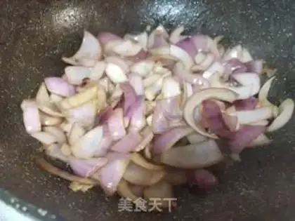 Make Onion fried eggs step 3