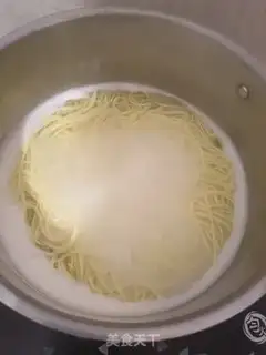 Make Onion noodles step 0