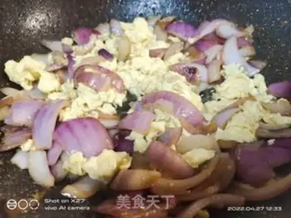 Make Onion fried eggs step 5