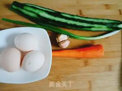 Make cucumber fried eggs step 0