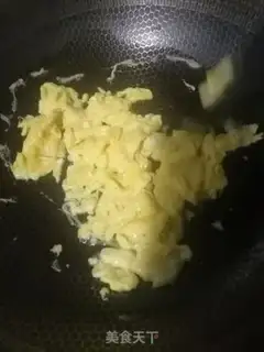 Make Scrambled eggs step 2