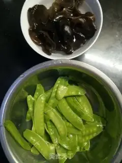 Make Onion wood with Dutch beans step 0