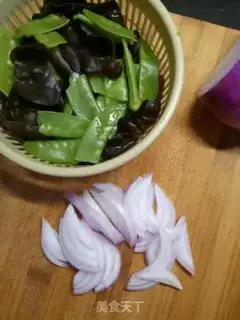 Make Onion wood with Dutch beans step 3