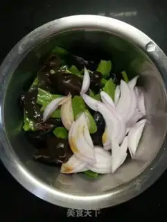 Make Onion wood with Dutch beans step 4