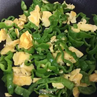 Make Eggs and peppers step 4