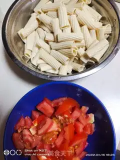 Make Tomato makes macaroni step 0