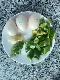 Make Pepper fried eggs step 0