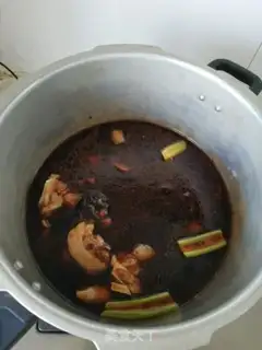 Make Spicy pig hoof step 3