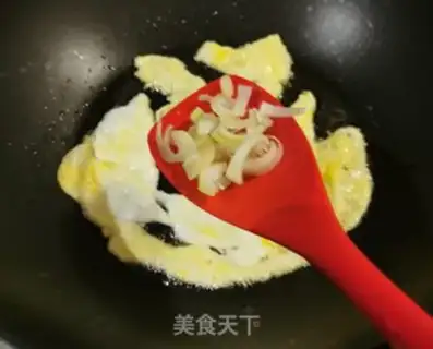 Make Tomato eggs and cucumbers step 4