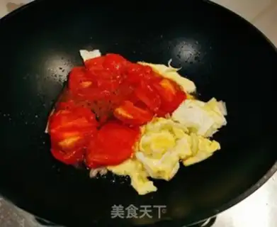 Make Tomato eggs and cucumbers step 5