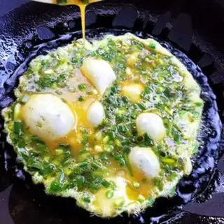 Make Onion fried eggs step 4