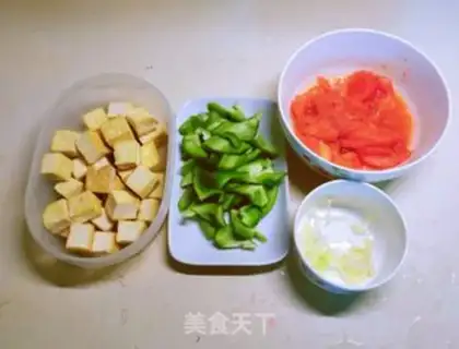 Make Tomato pepper fried tofu step 1