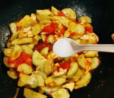 Make Tomato eggs and cucumbers step 10