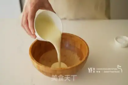 Make Low-calcated lemon mousse step 2