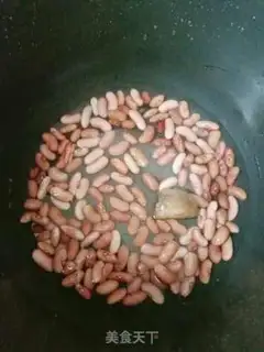 Make Homemade milk tea step 1