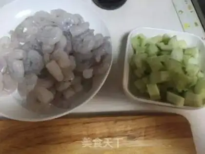 Make cucumber shrimp step 0