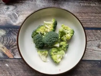 Make Onion wood and broccoli step 2