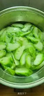 Make Pork gravy, chrysanthemum step 4