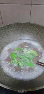 Make Nine-storey porridge blood soup step 3