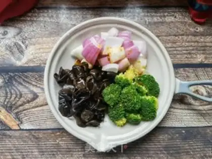 Make Onion wood and broccoli step 6